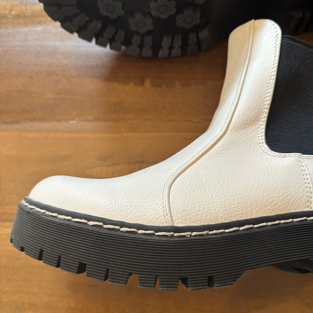 White Chelsea Boots - Picture 4 of 11